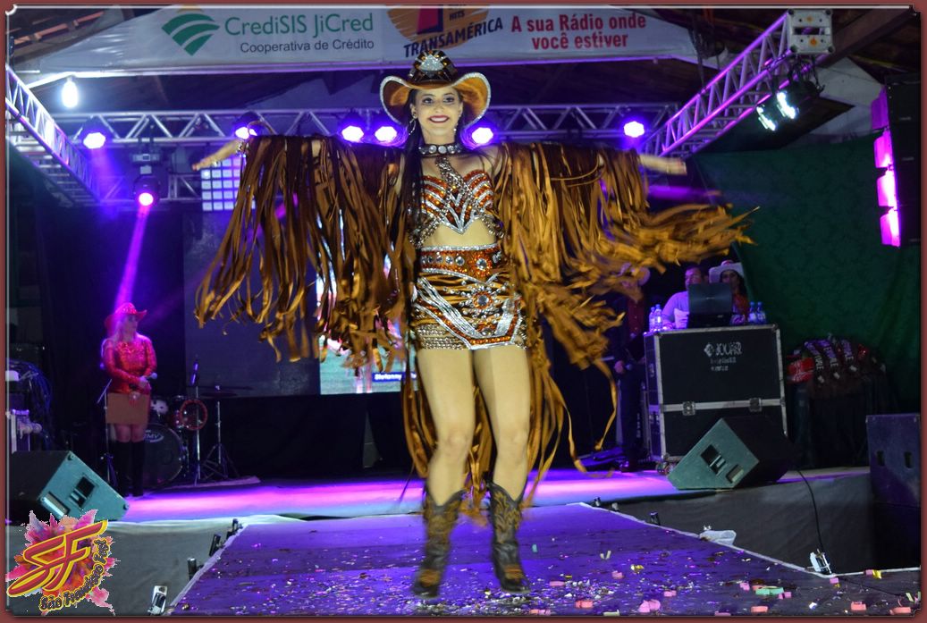DESFILE DA RAINHA DA EXPOVALE 2019